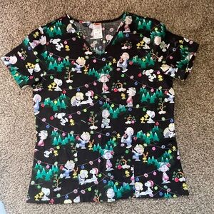 Women’s Peanuts Snoopy Christmas Scrub Top | Size Medium